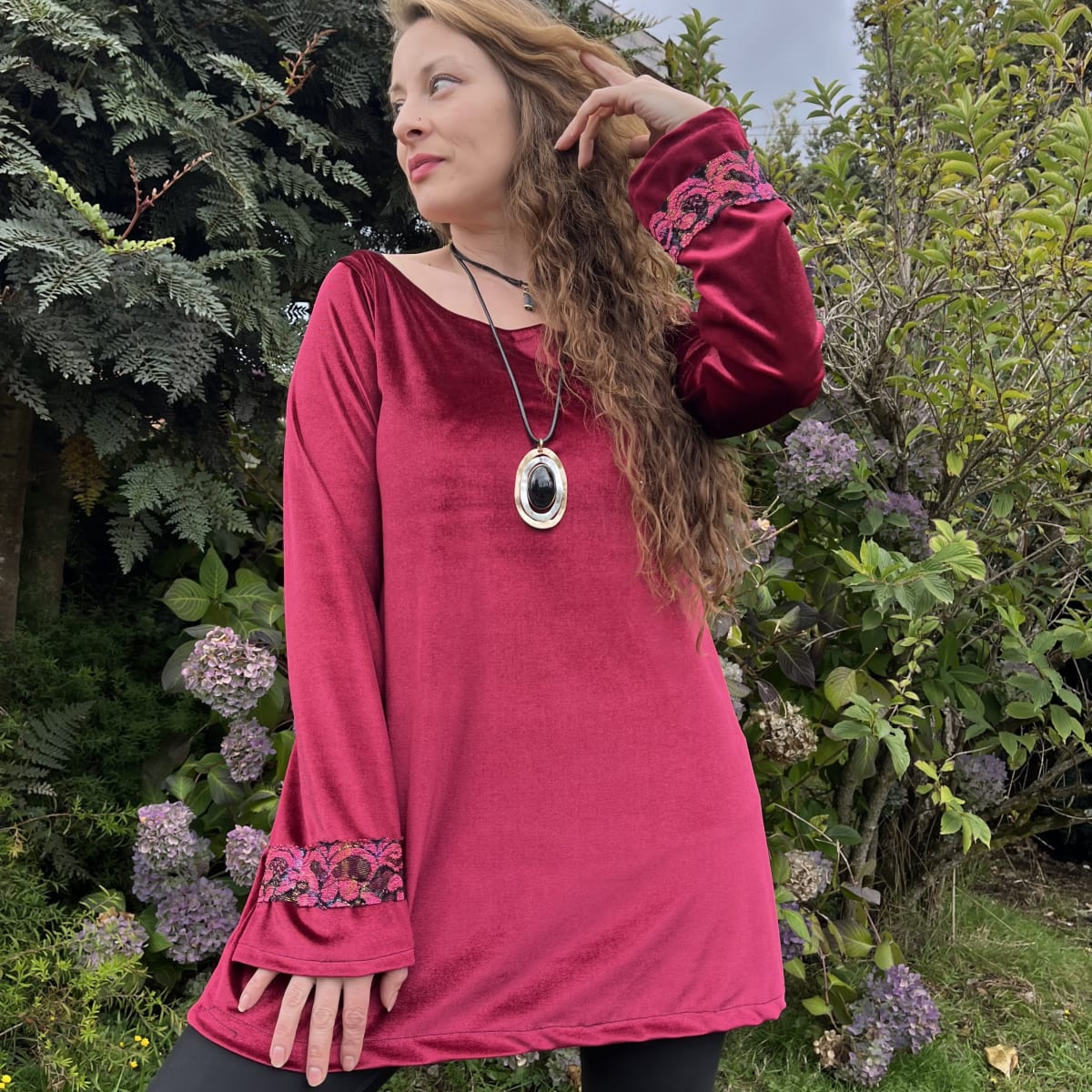 Poleron Sandra velvet burdeo mangas encaje1