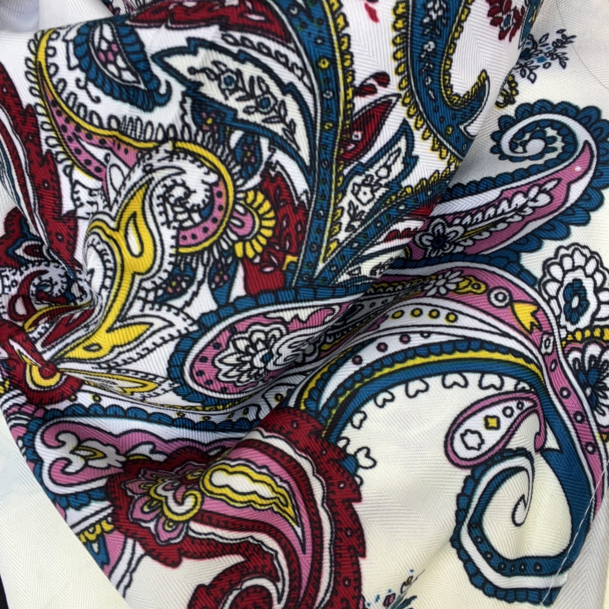 Pañuelo borlas 120*120 cms blanco mandalas multicolor3