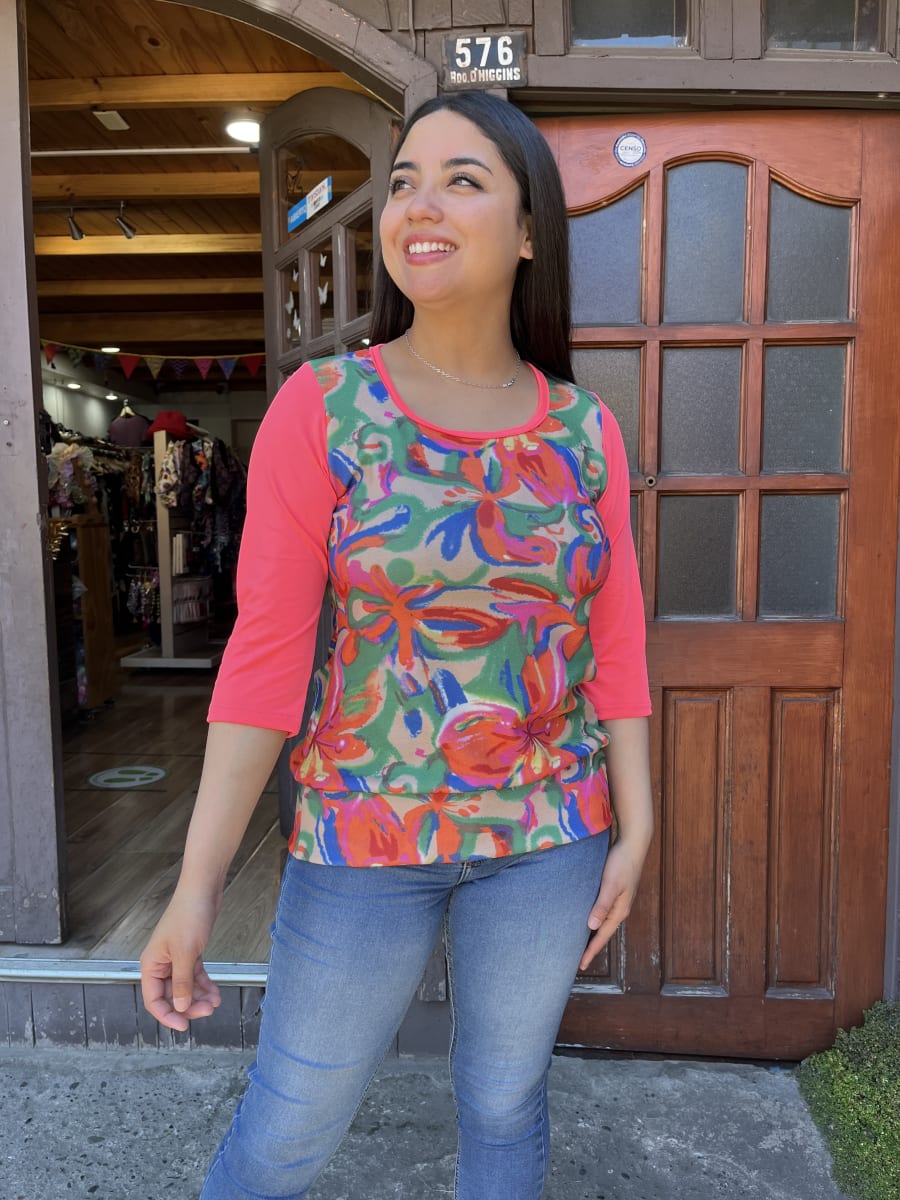 Polera Maria rosado chicle con pretina y mangas 3/41
