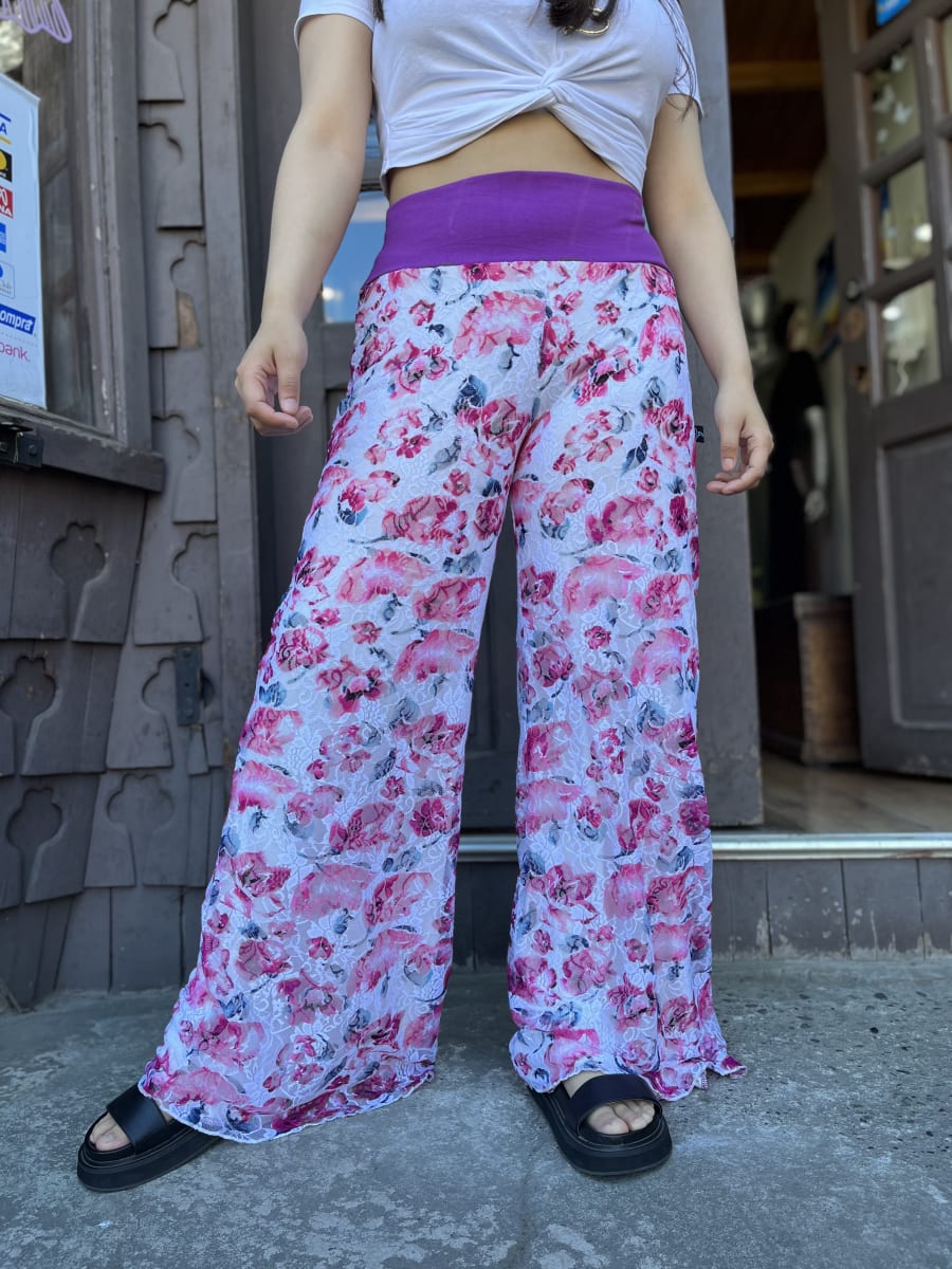 Pantalon kisu encaje floral morado con forro2