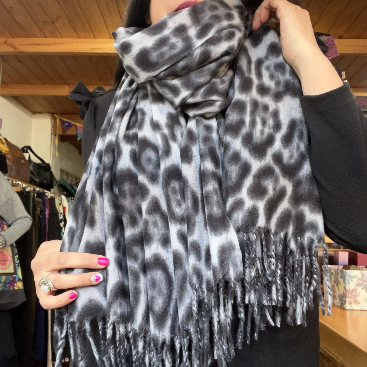 Bufanda Cashmere animal print leopardo gris2