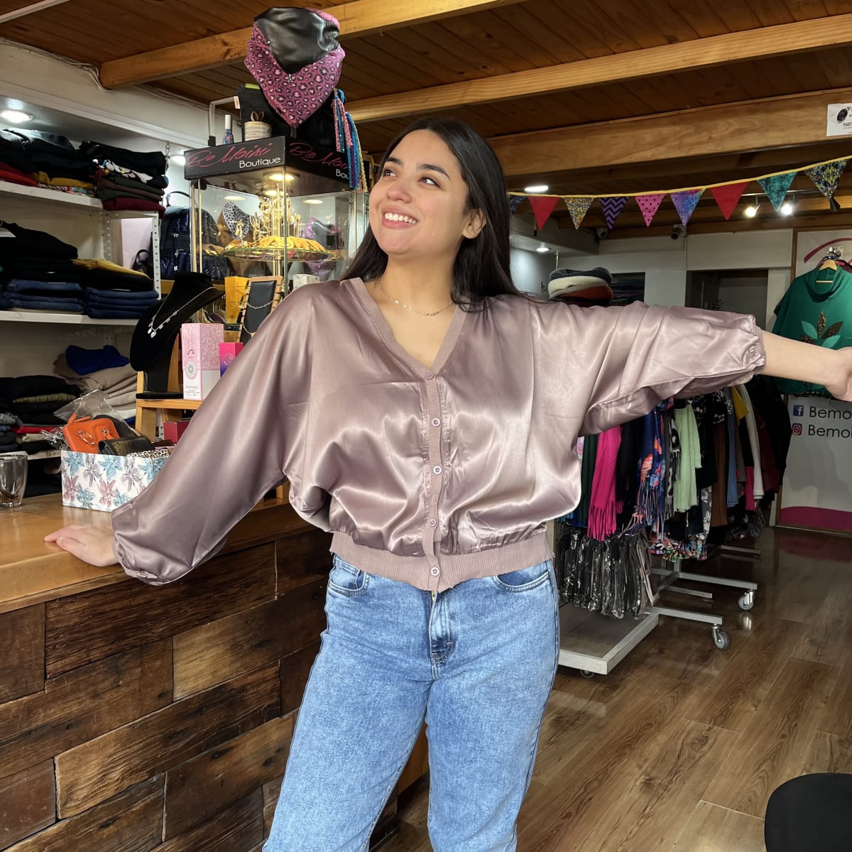 Bomber satinado palo rosa con botones1
