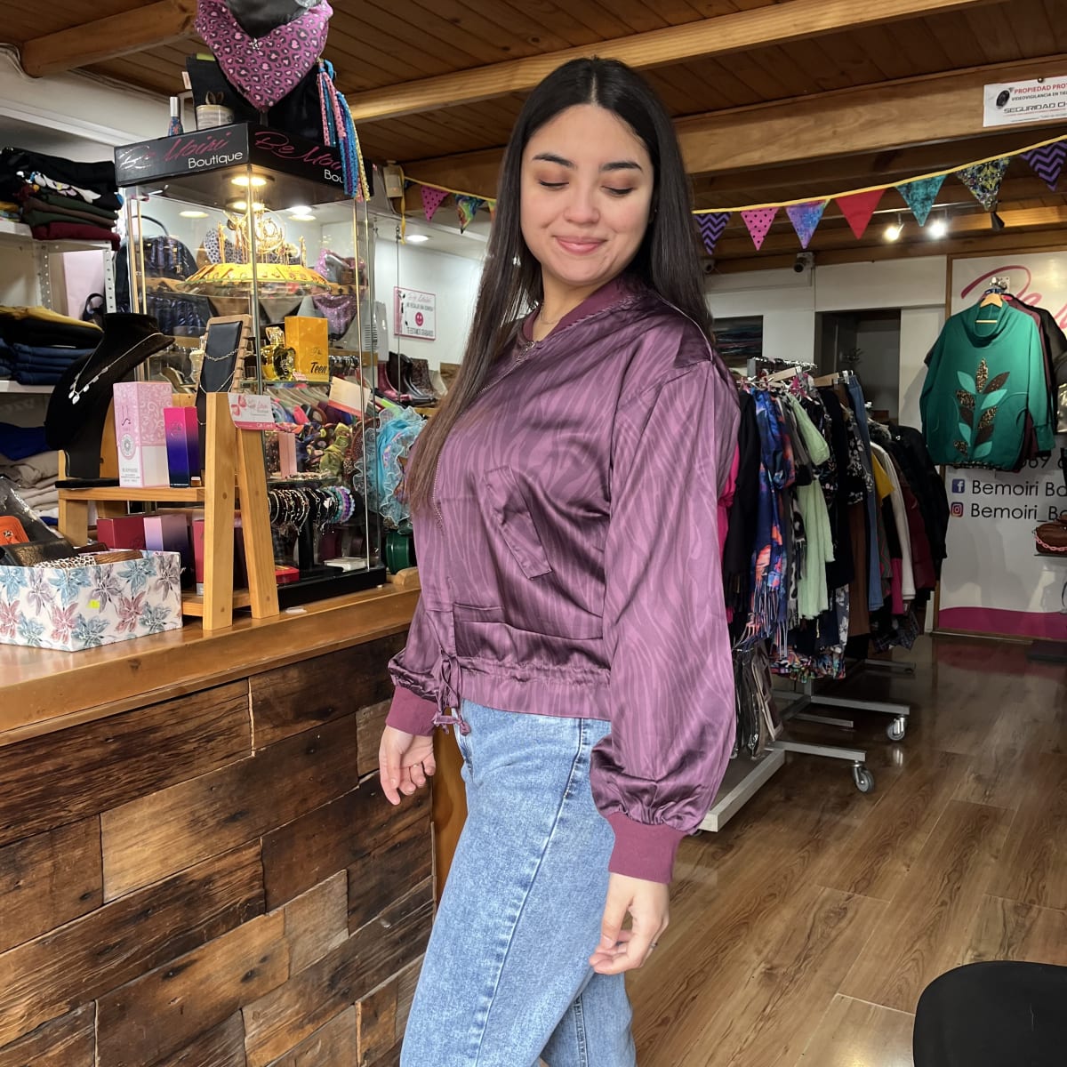 Bomber satinado morado cebra cierre3
