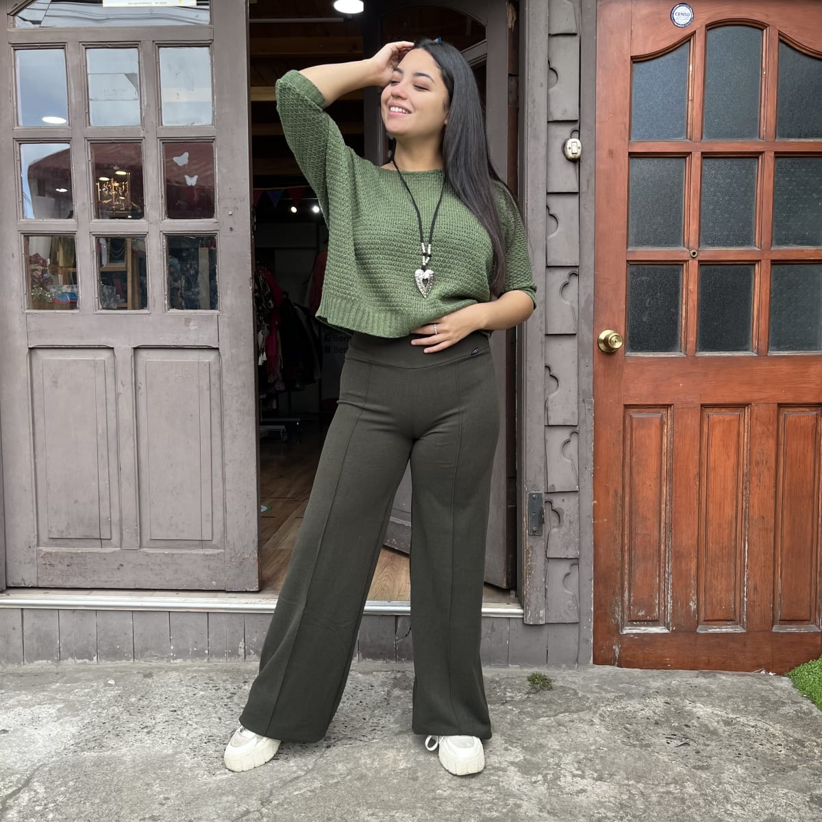 Palazzo lanillla extra gruesa verde militar linea vertical1