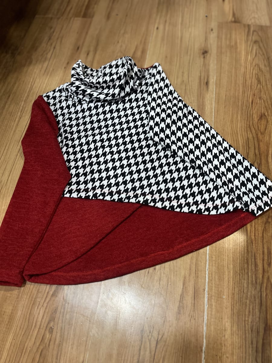 Poleron Trinidad Niña cruzado rojo pata de gallo  con cuello1