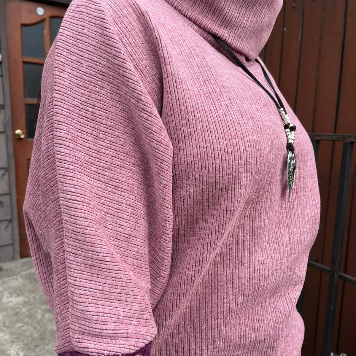 Poleron Maritza cachemira malva encaje morado3