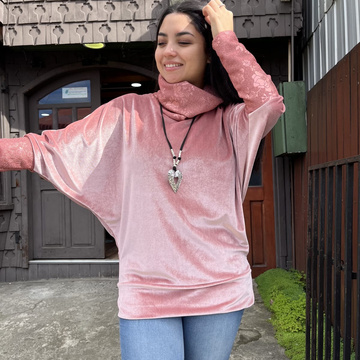 Poleron Maritza velvet palo rosa brillo escarchilla2