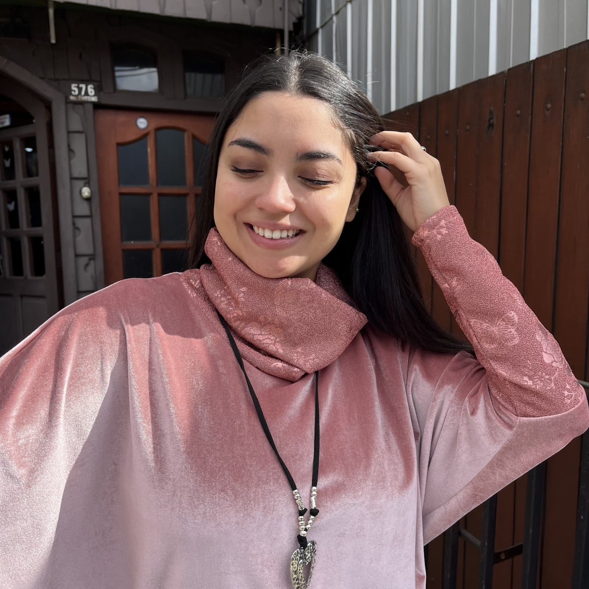 Poleron Maritza velvet palo rosa brillo escarchilla3