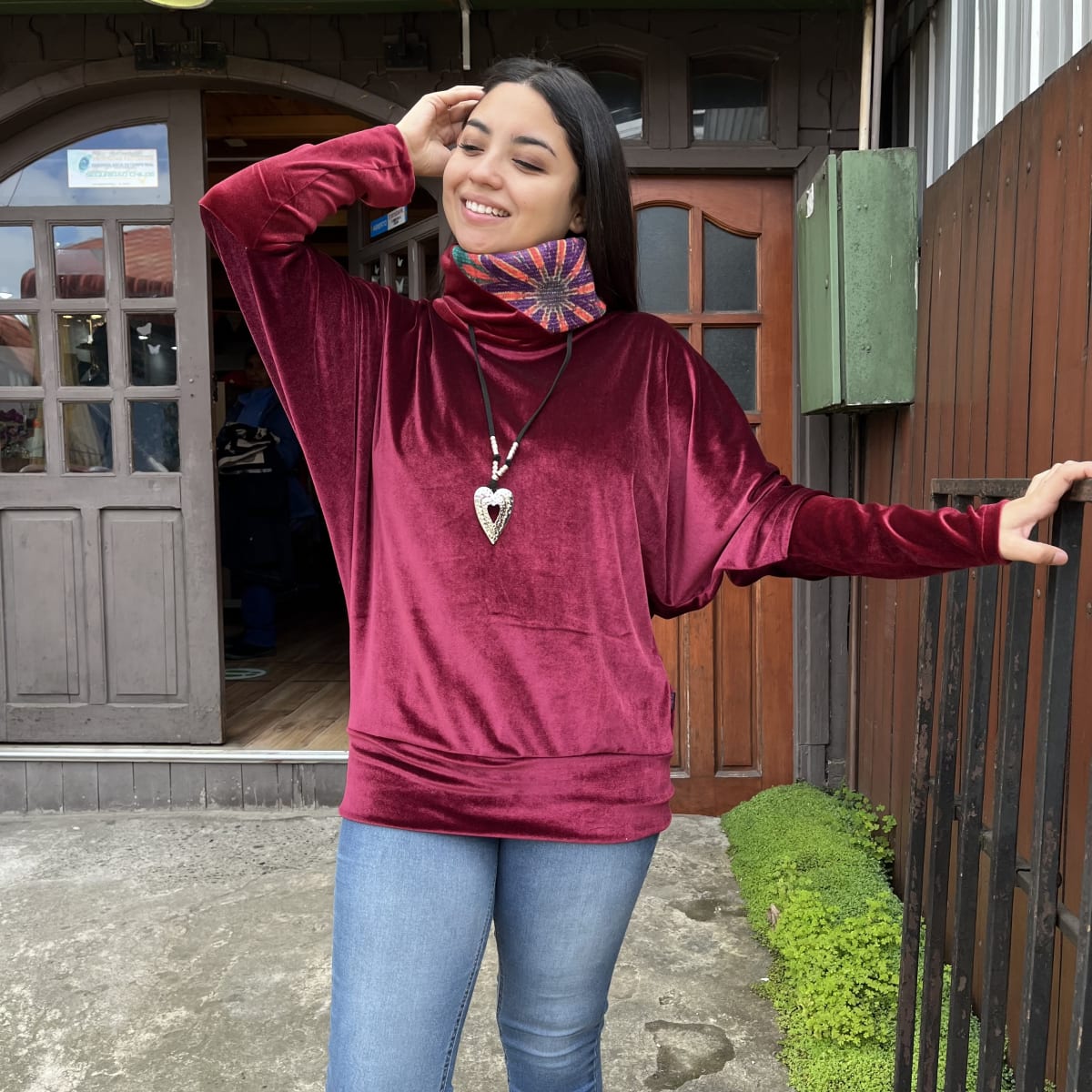 Poleron Maritza velvet burdeo lanilla brillo1