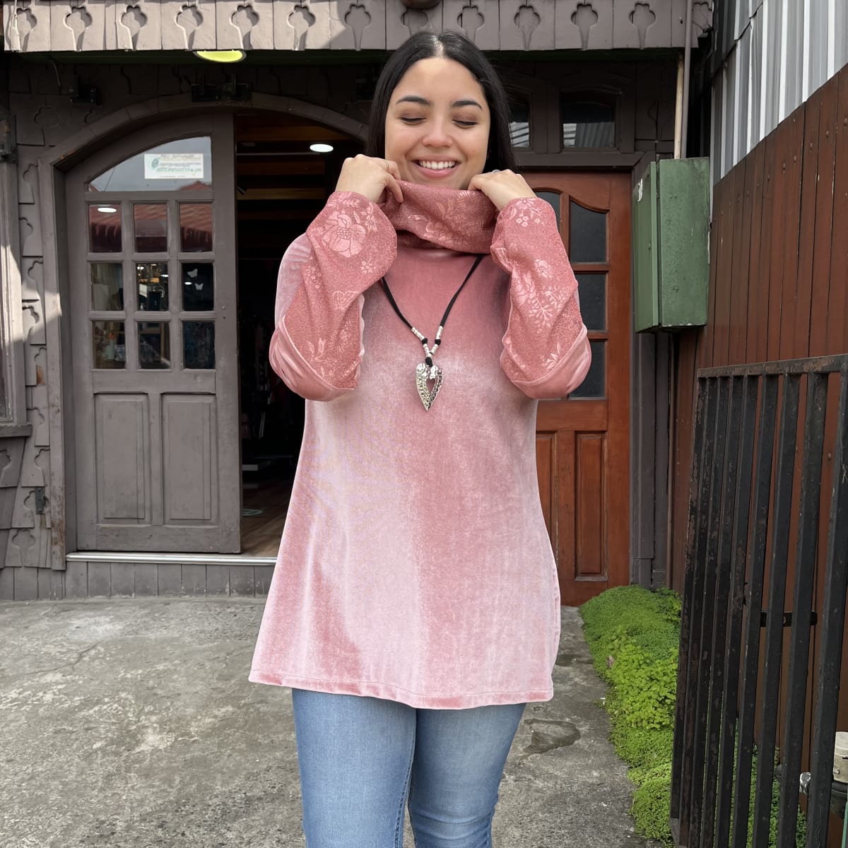 Poleron Paola velvet palo rosa brillo escarchilla3