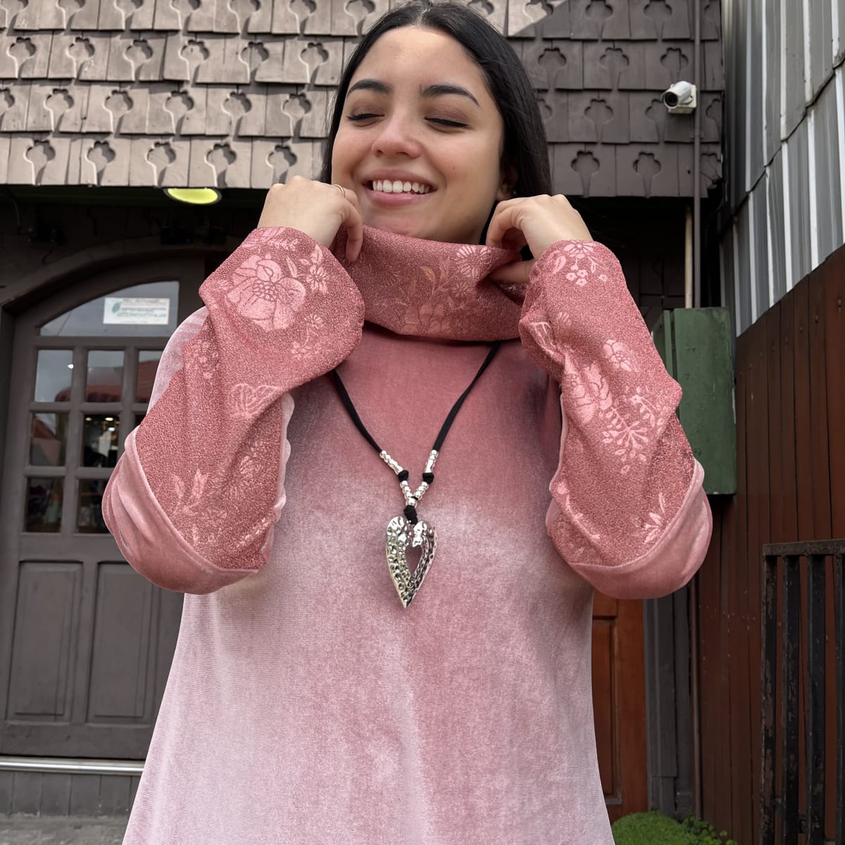 Poleron Paola velvet palo rosa brillo escarchilla2