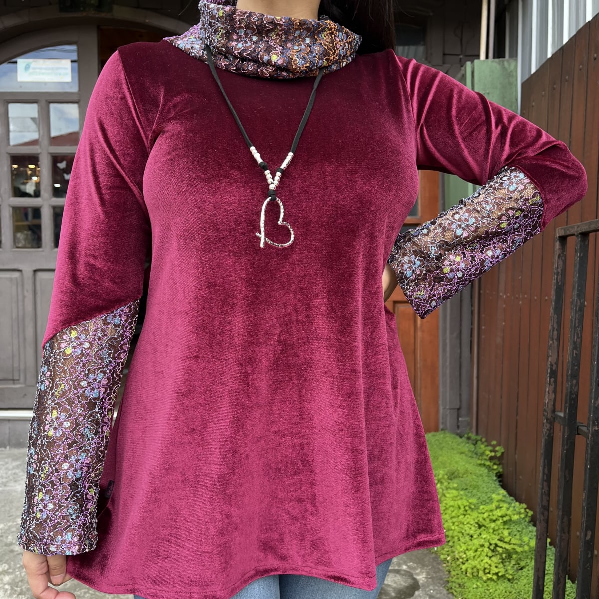 Poleron Paola velvet burdeo encaje brillo2