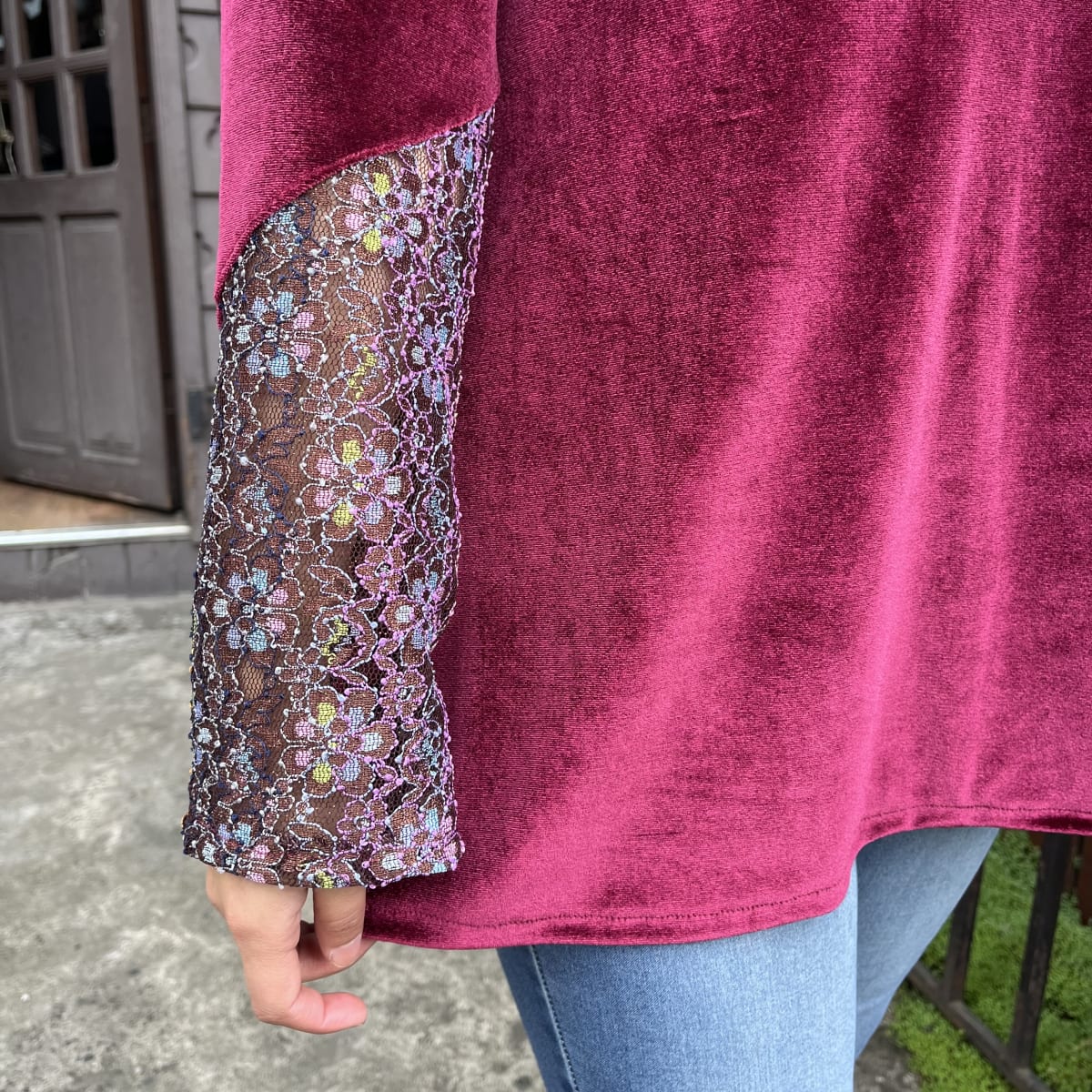 Poleron Paola velvet burdeo encaje brillo4