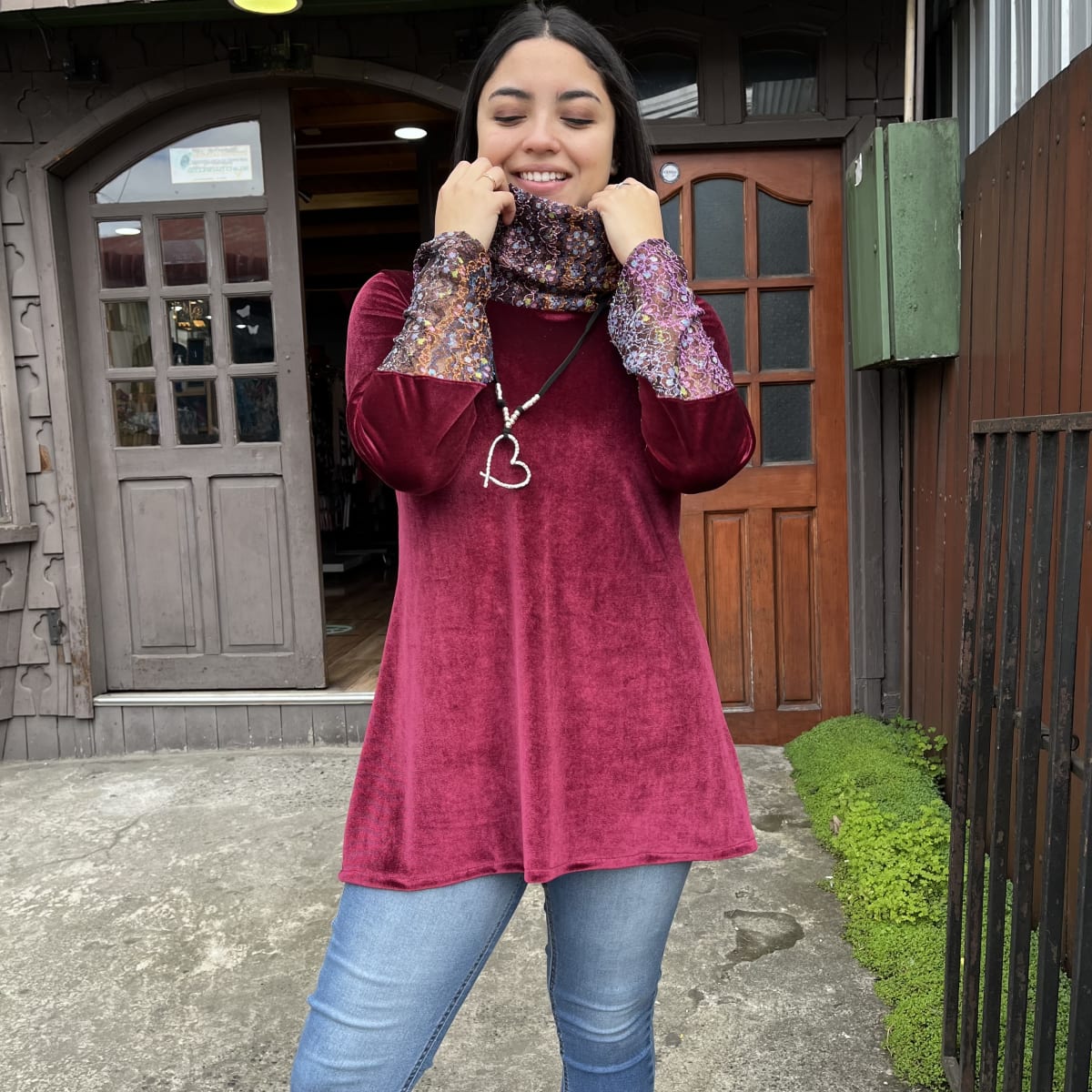 Poleron Paola velvet burdeo encaje brillo1