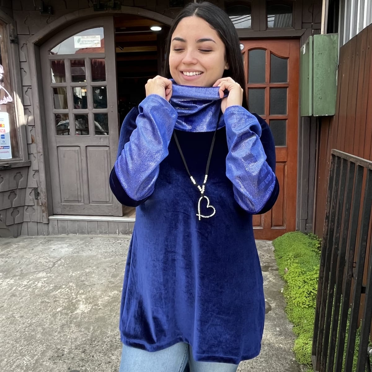 Poleron Paola velvet azul y  brillo2