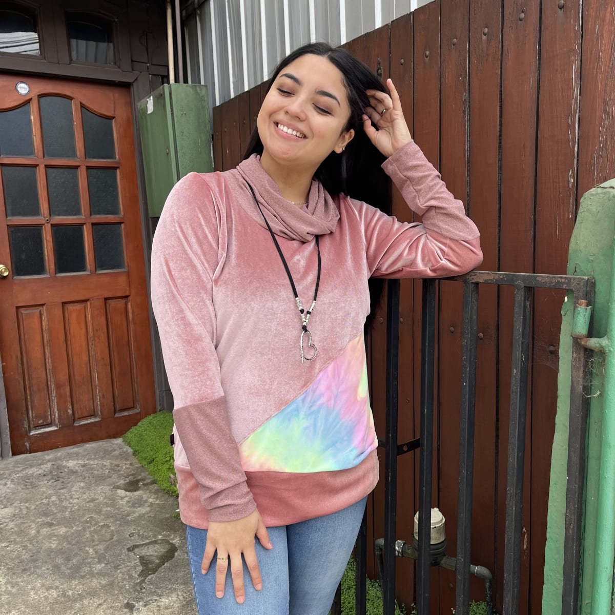 Poleron Alejandra velvet palo rosa tie dye pastel1