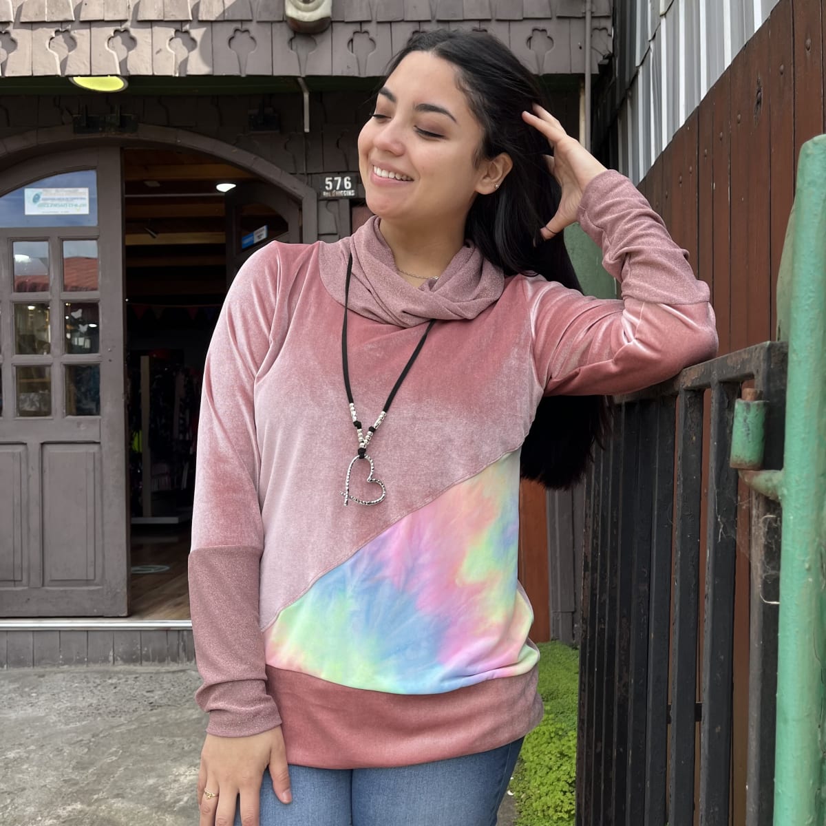 Poleron Alejandra velvet palo rosa tie dye pastel2