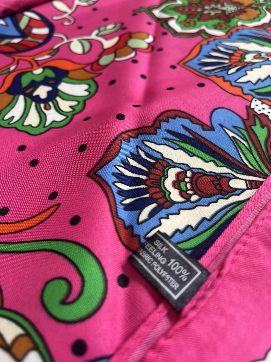 Pañuelo seda 130*130 cms fucsia diseño multicolor4