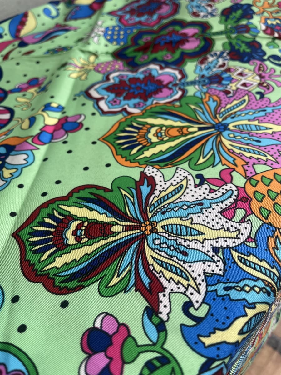 Pañuelo seda 130*130 cms verde diseño multicolor3