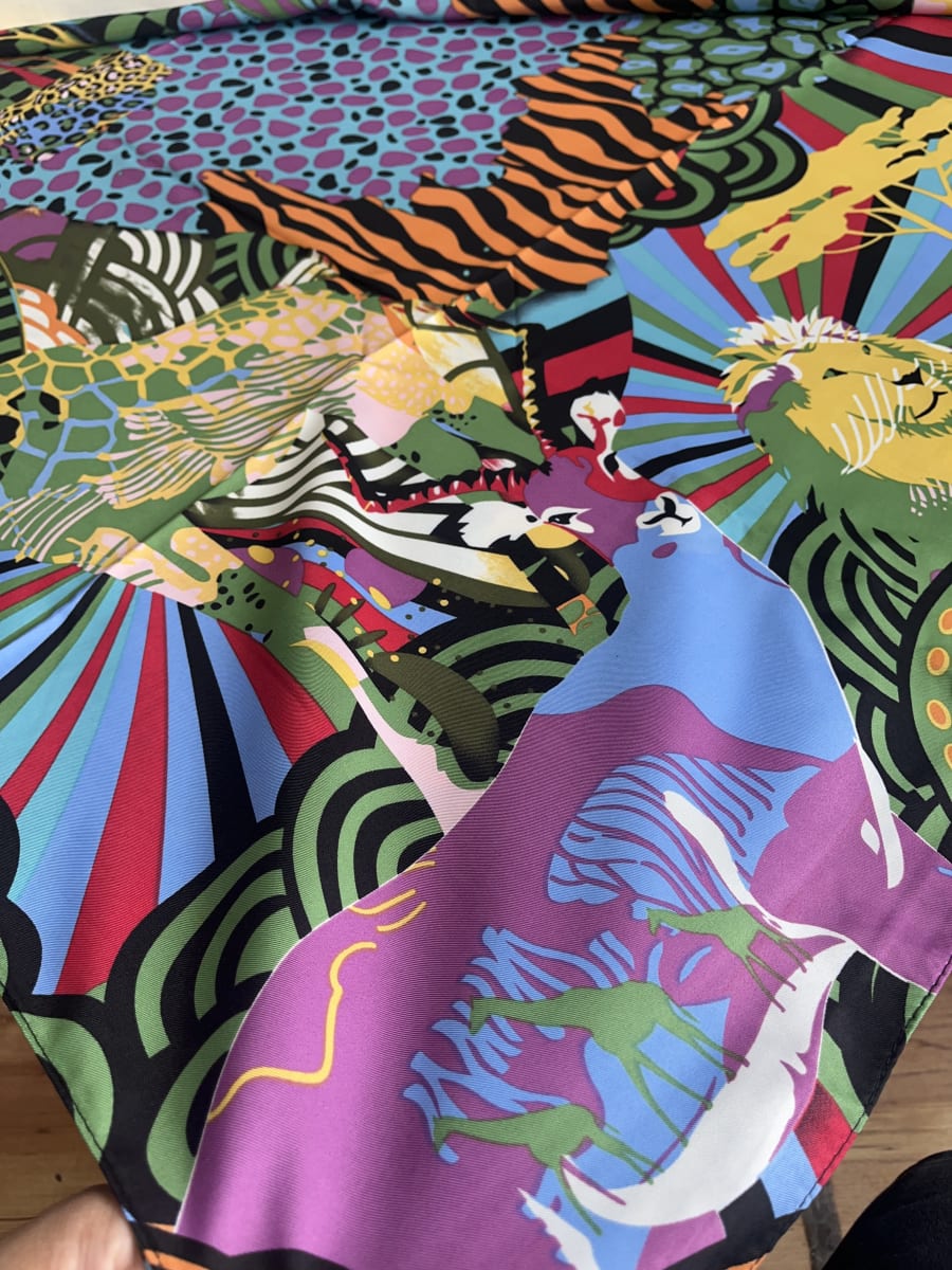 Pañuelo seda 130*130 cms morado diseño print3