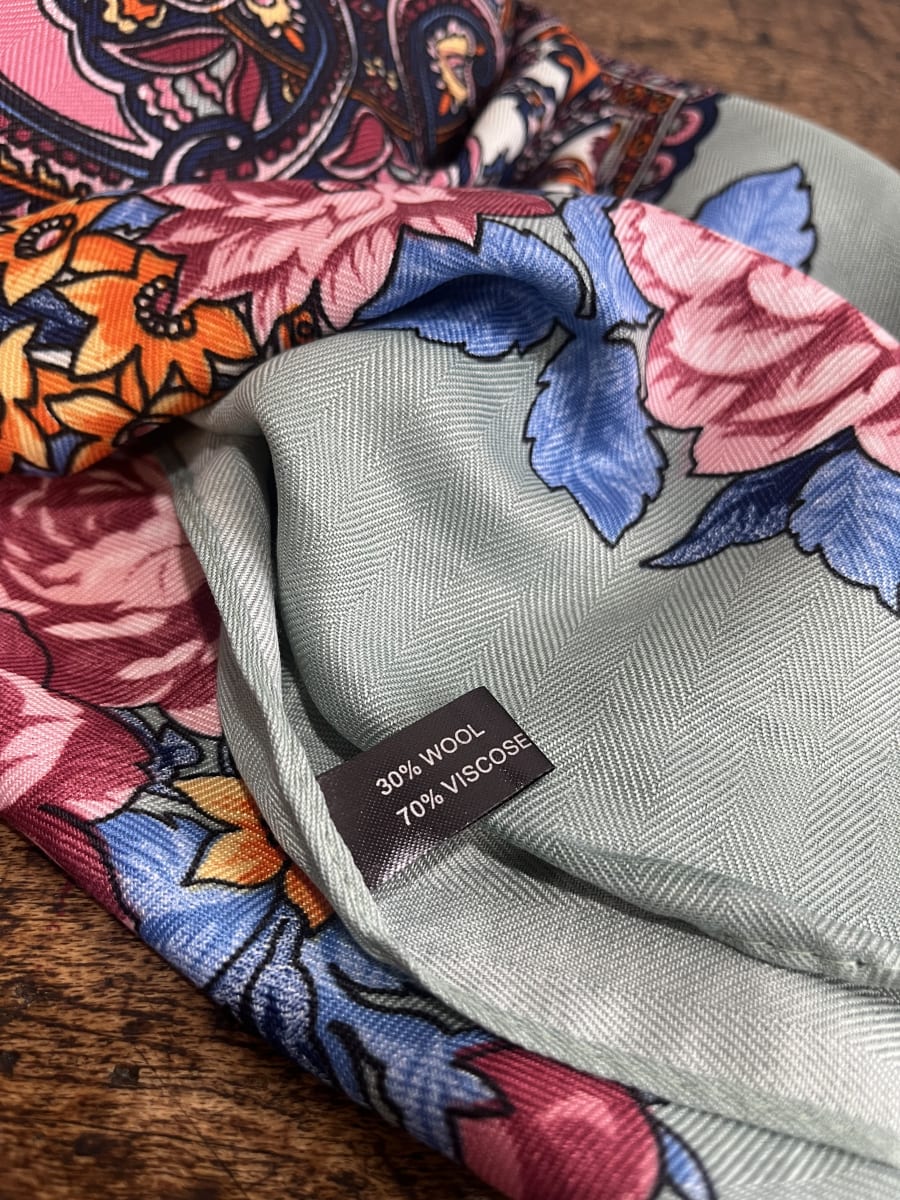 Pañuelo borlas 120* 120 cms verde menta floral2