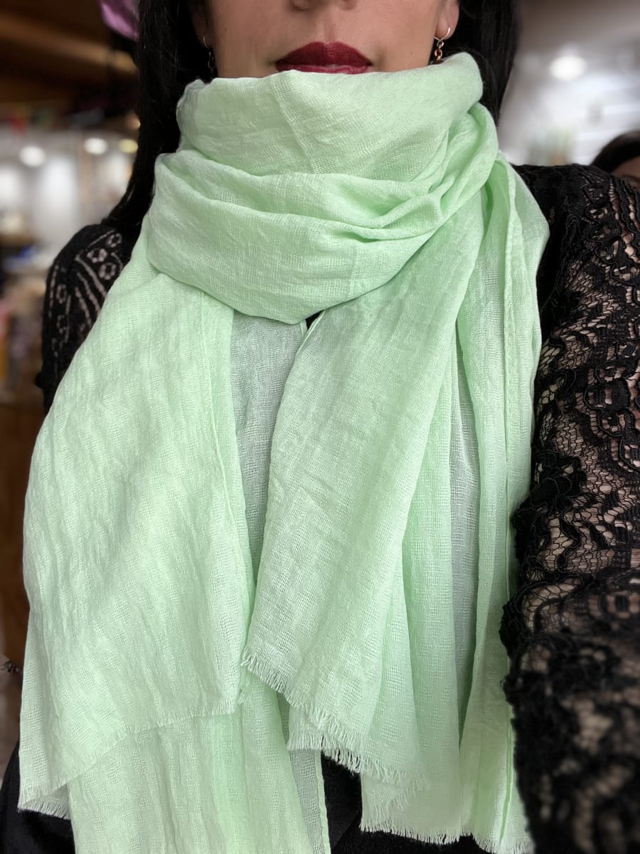 Pañuelo viscosa hilo 70*180 cms  lila flecos1