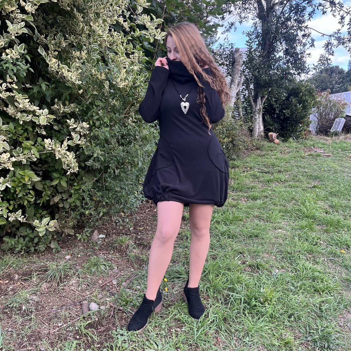 Vestido globo cachemira negro con cuello1