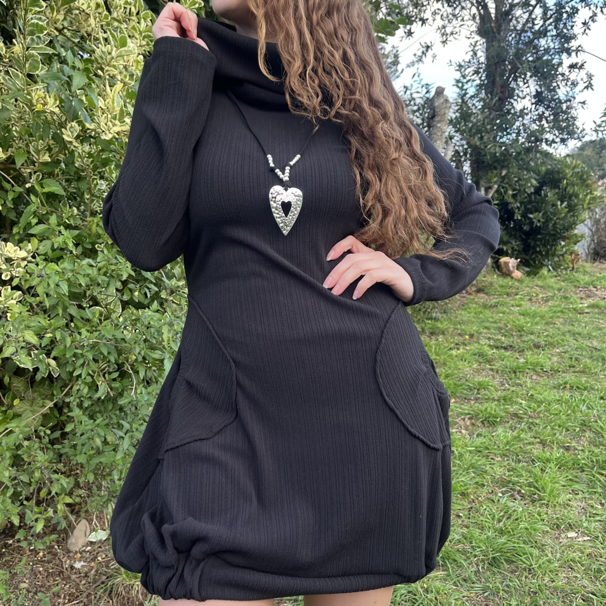 Vestido globo cachemira negro con cuello3