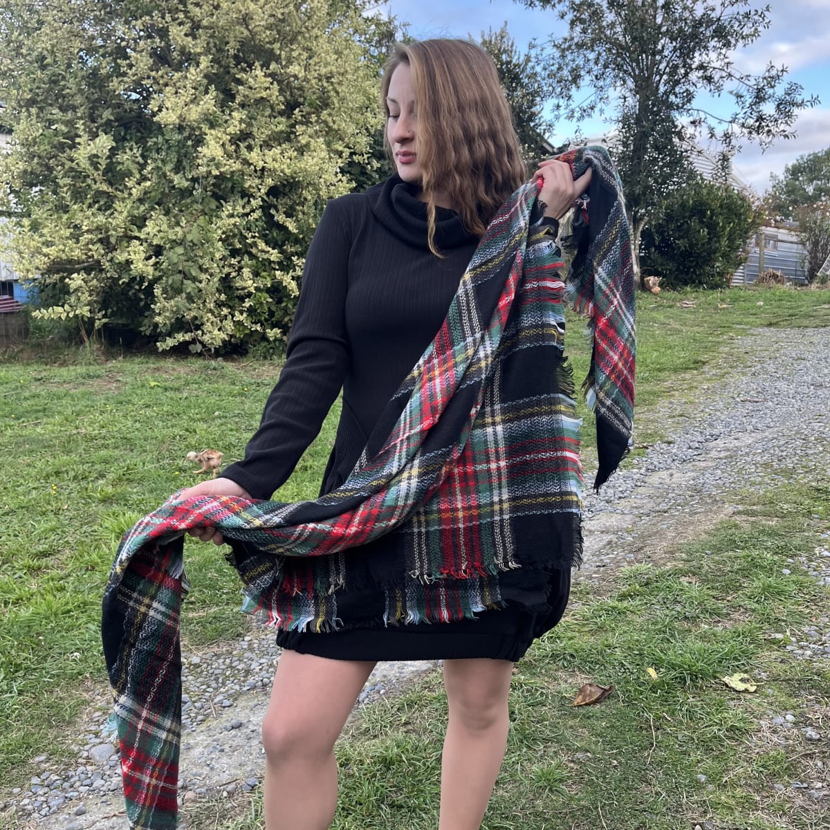 Maxibufanda escocesa negro rojo verde3