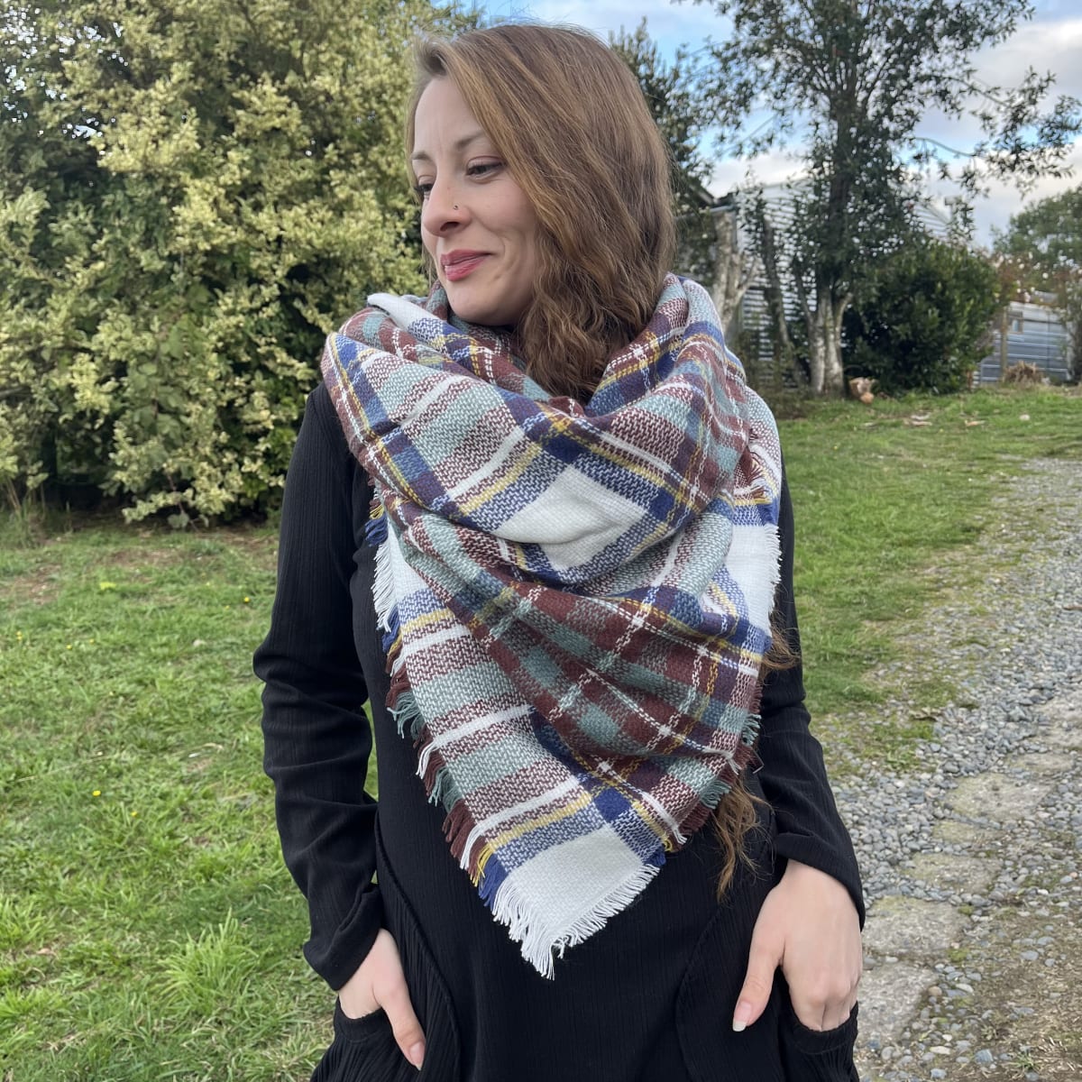 Maxibufanda escocesa blanco café azul1