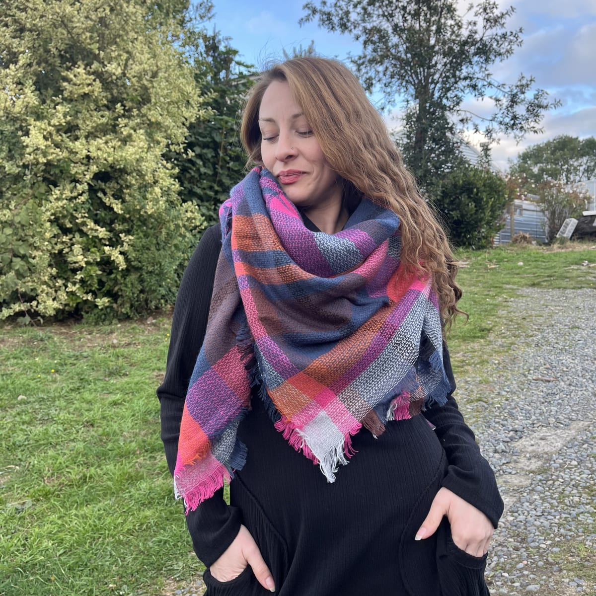 Maxibufanda escocesa fucsia naranja y azul2