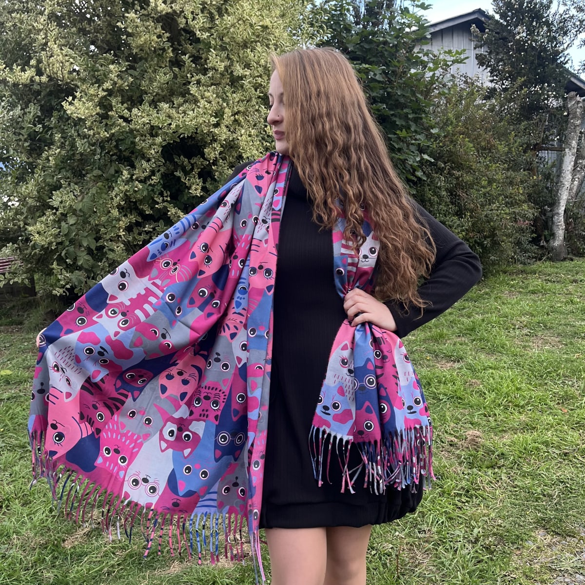 Bufanda Cashmere gatitos rayitas magenta azul1