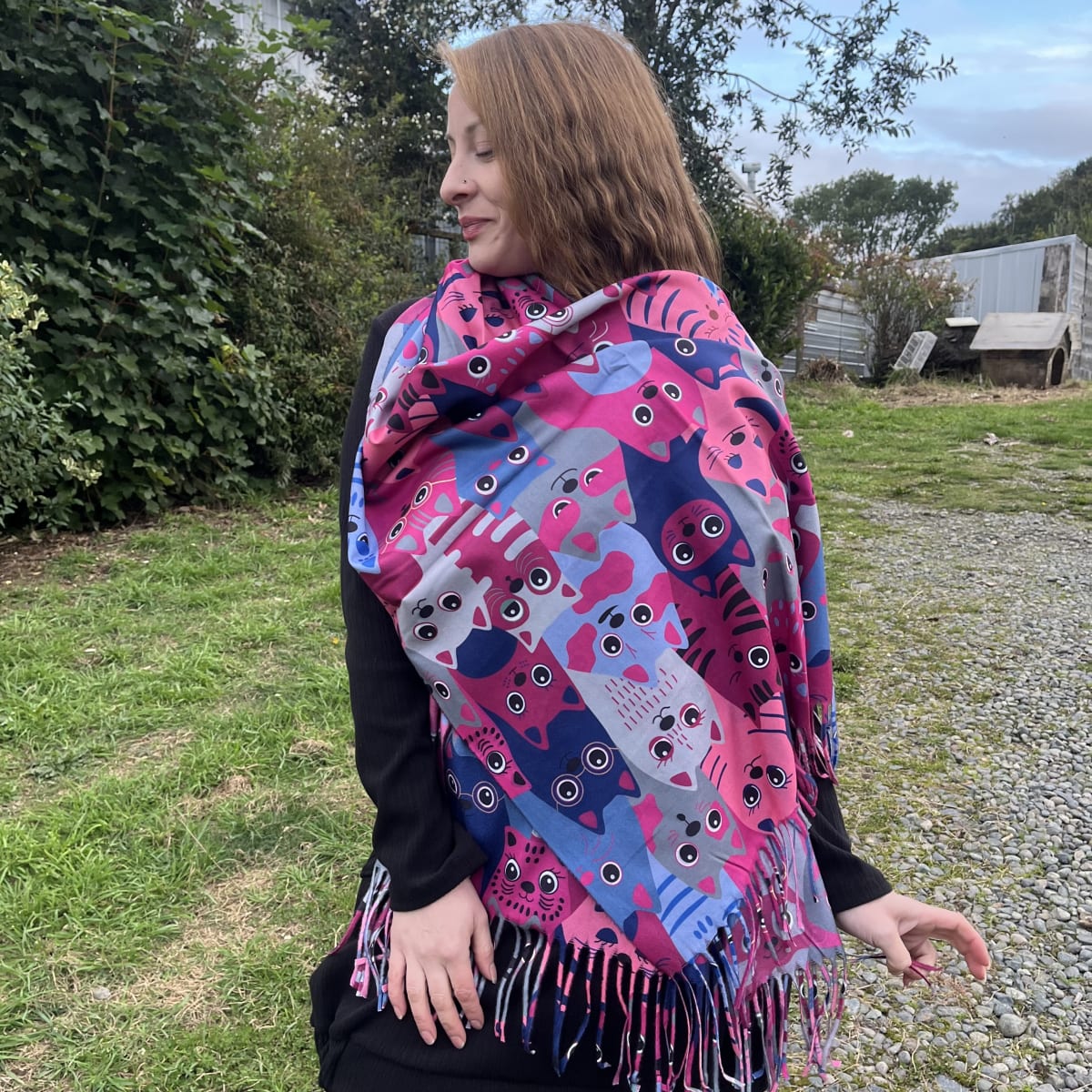 Bufanda Cashmere gatitos rayitas magenta azul3