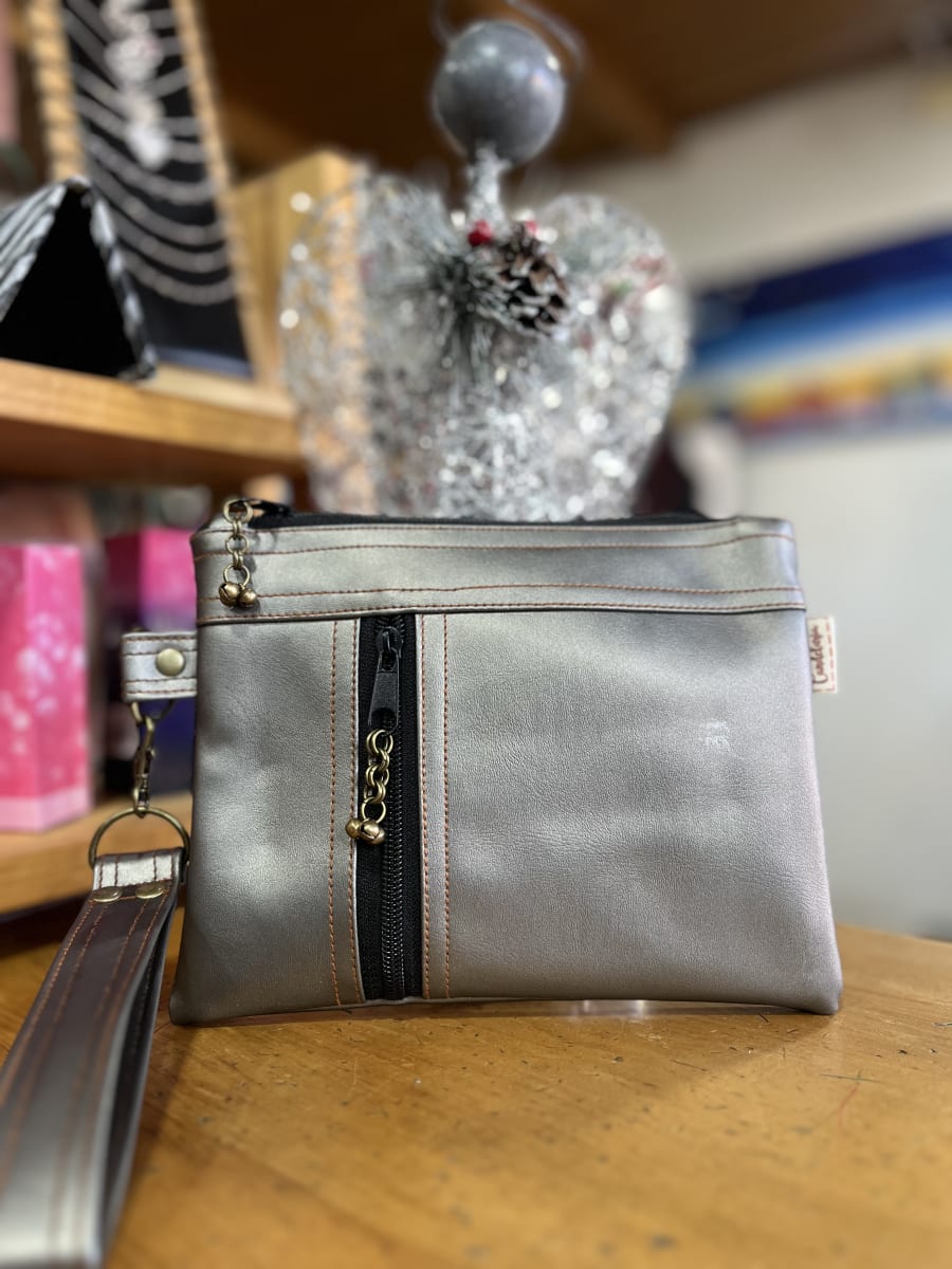 Estuche Scarlett ecocuero plano 2 cierres y asa variedad de colores3