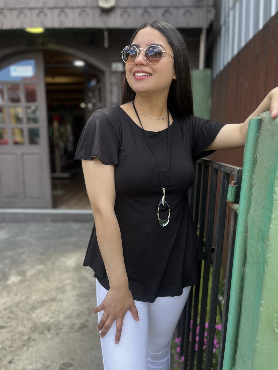 Polera Karla negro modal algodon manga corta vuelo1