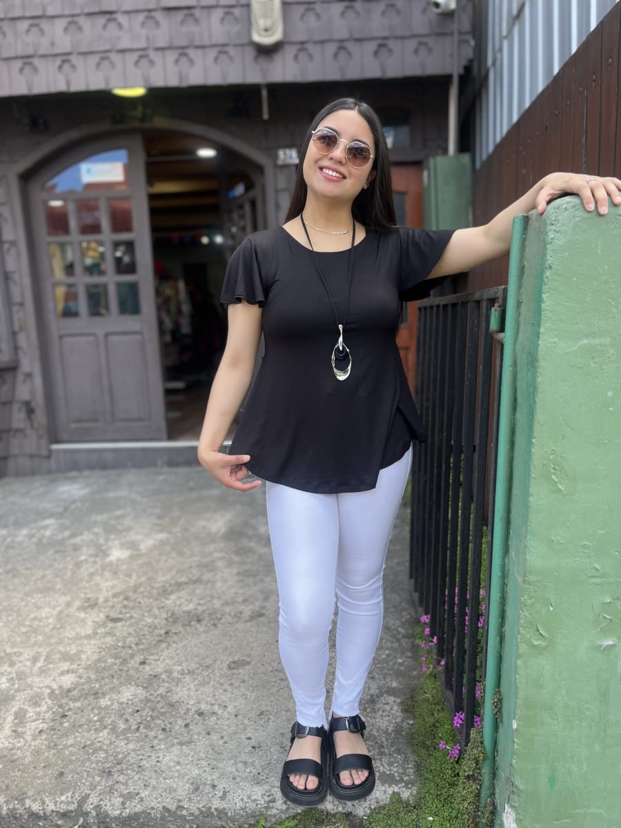 Polera Karla negro modal algodon manga corta vuelo2