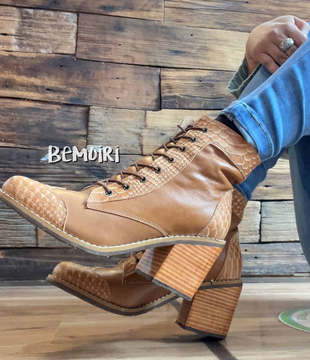 Botín cuero oxford camel 7 cms tacón con cordones2