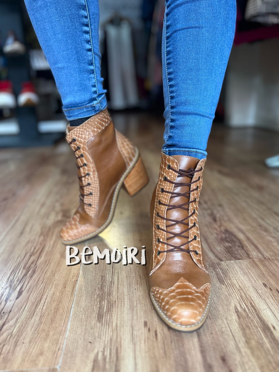 Botín cuero oxford camel 7 cms tacón con cordones5