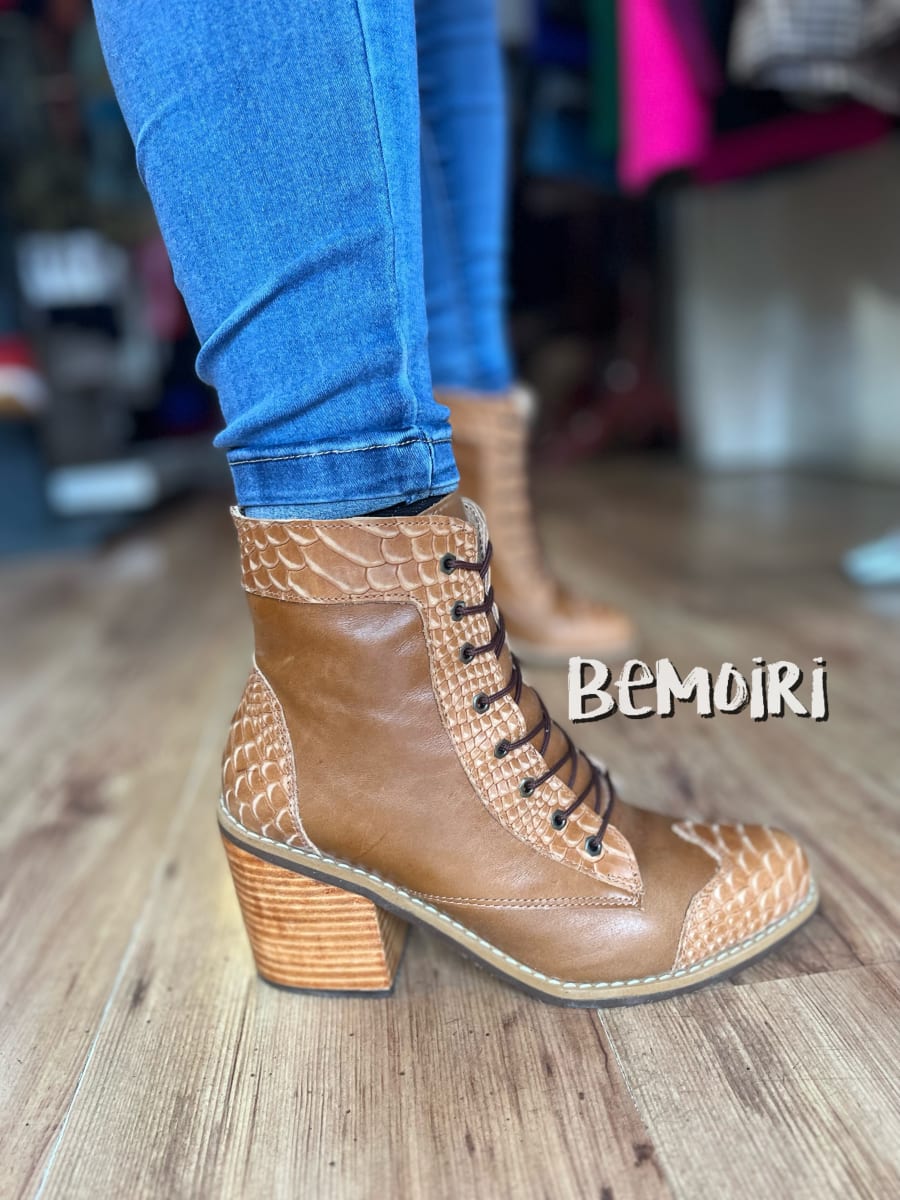 Botín cuero oxford camel 7 cms tacón con cordones4