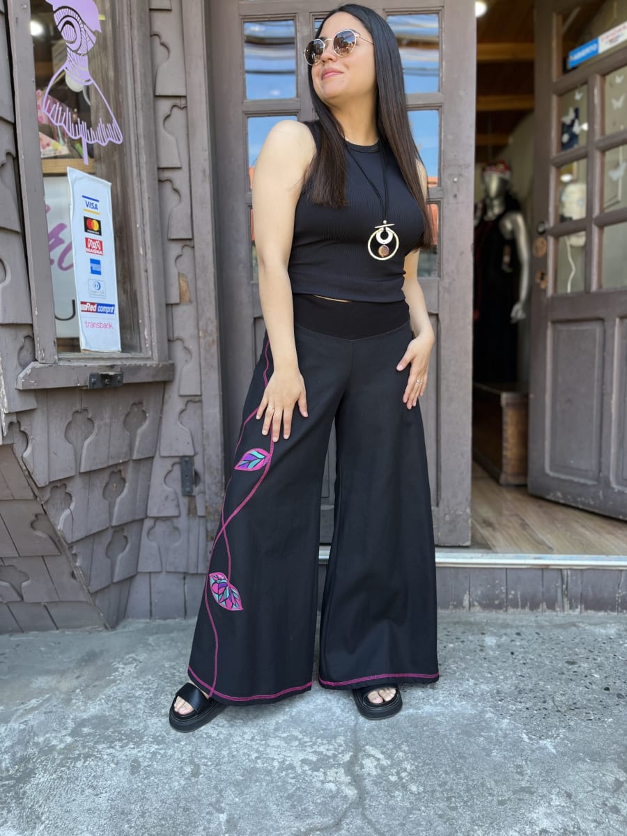 Palazzo kisu atrew gabardina negro fucsia1