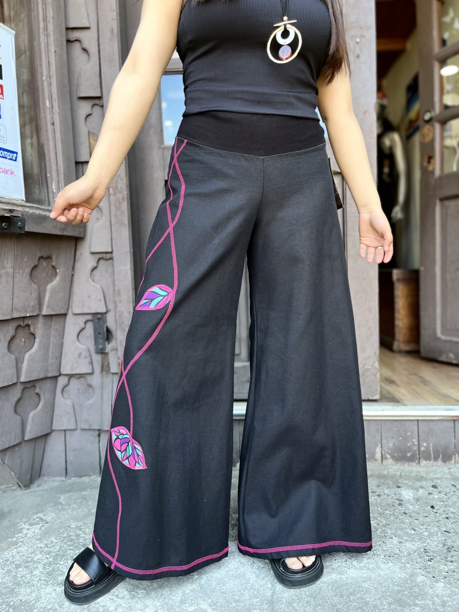 Palazzo kisu atrew gabardina negro fucsia2