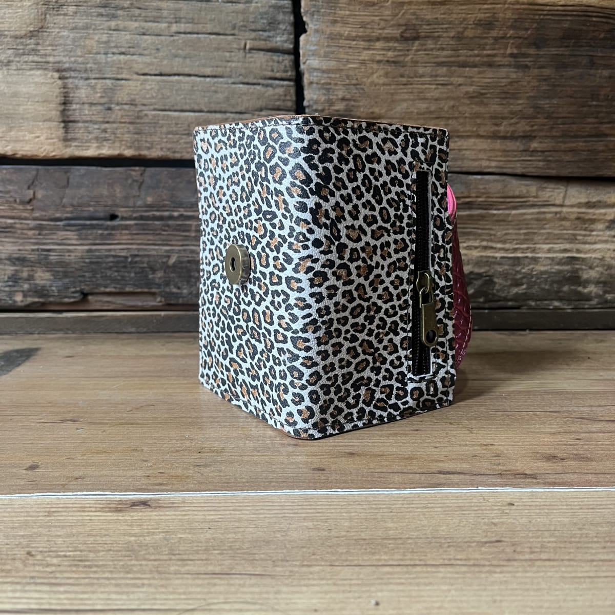 Billetera cuero corazon fucsia leopardo 2 cuerpos3