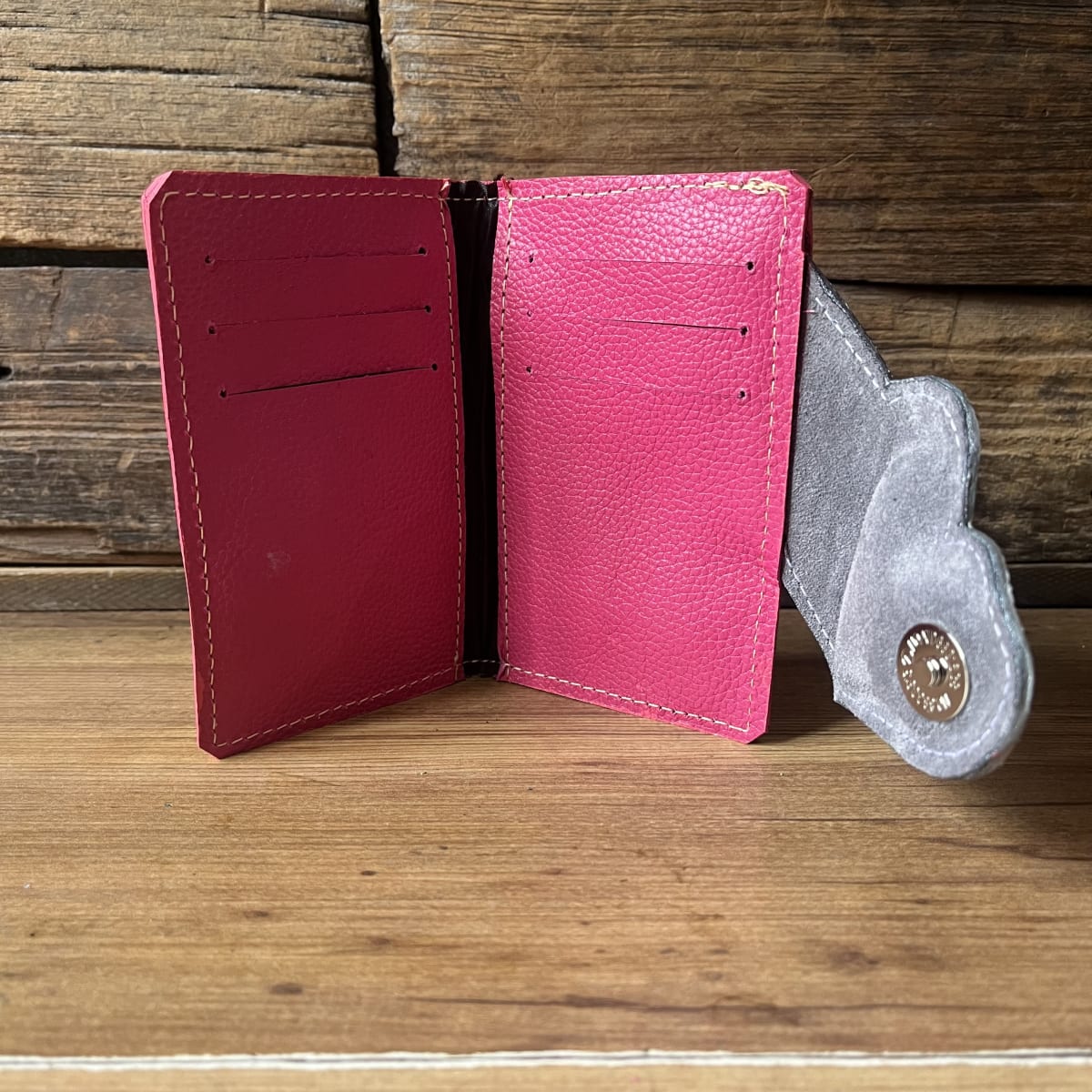 Billetera cuero corazon plata fucsia 2 cuerpos2