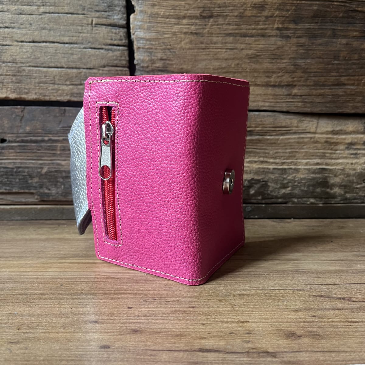 Billetera cuero corazon plata fucsia 2 cuerpos3
