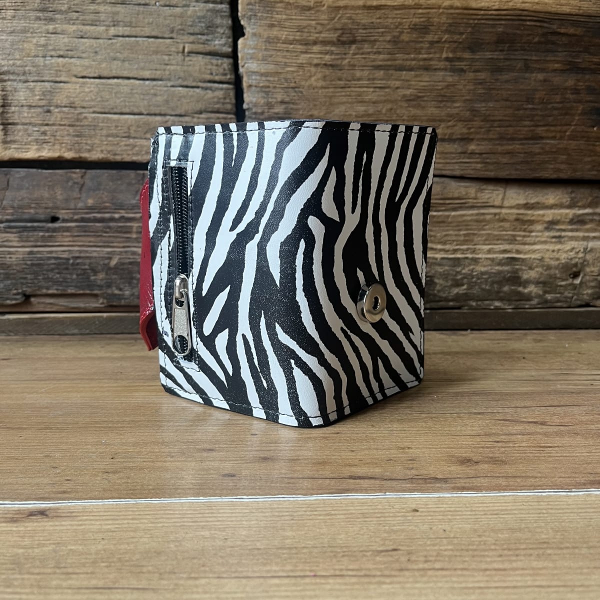 Billetera cuero corazon rojo cebra 2 cuerpos3