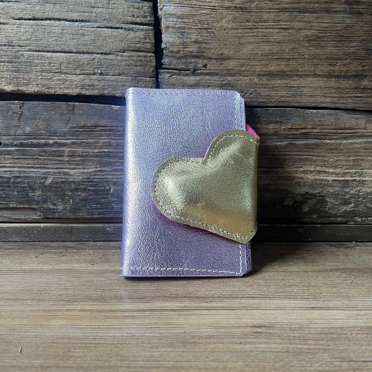 Billetera cuero corazon dorado lila 2 cuerpos3
