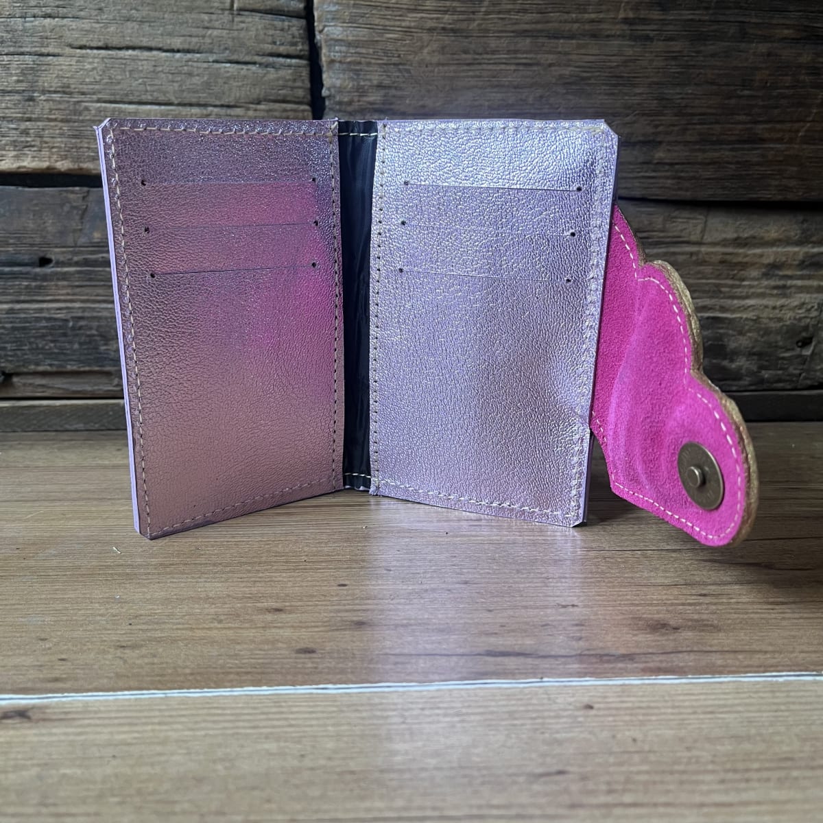 Billetera cuero corazon dorado lila 2 cuerpos1