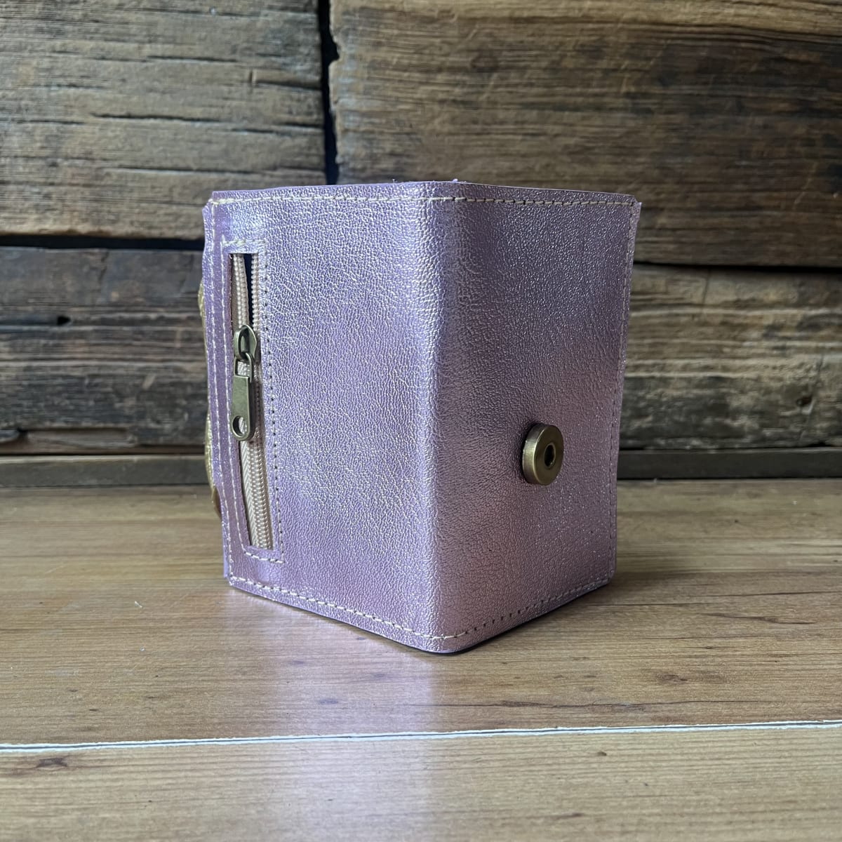 Billetera cuero corazon dorado lila 2 cuerpos2