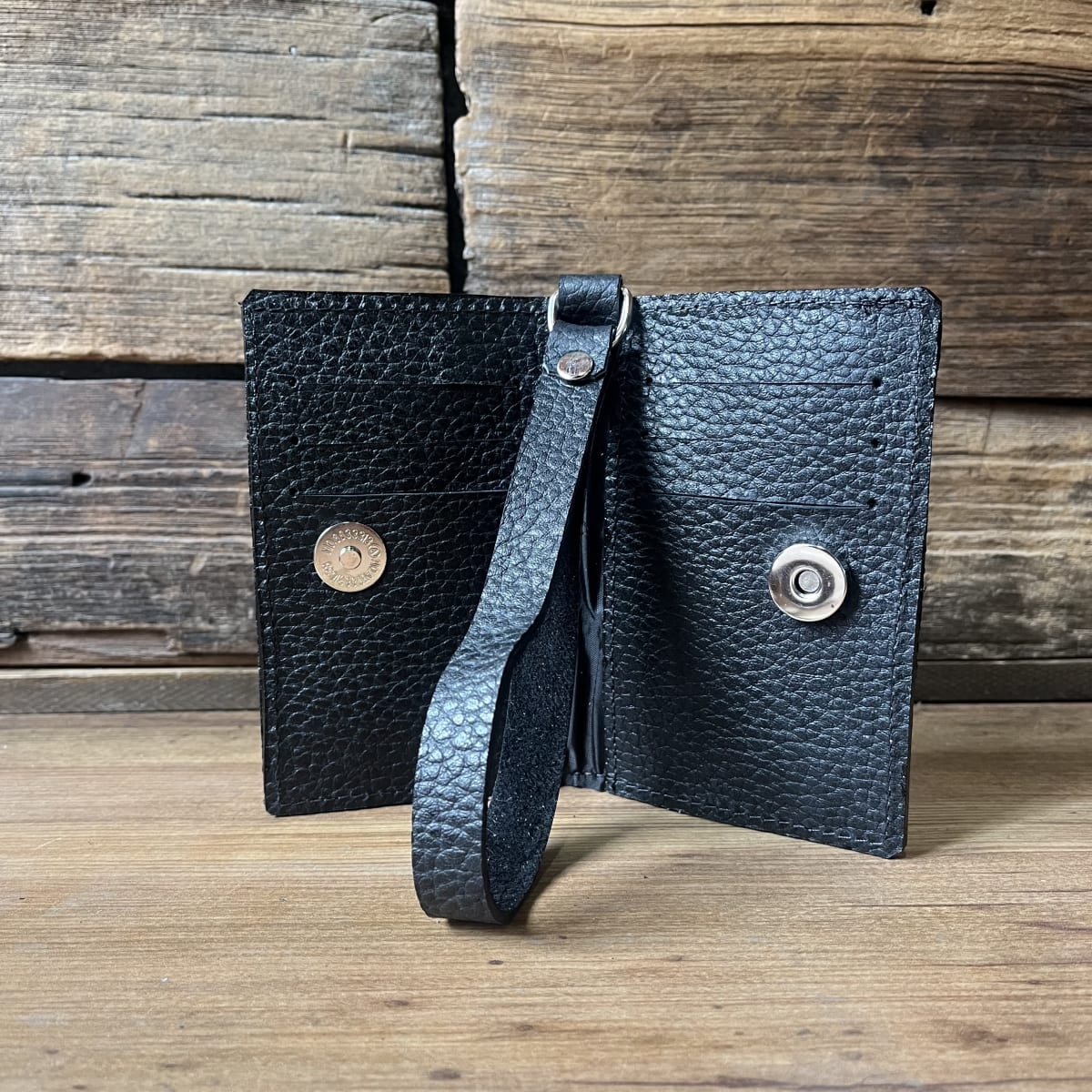 Billetera cuero corazon alado rojo negro 3 cuerpos3