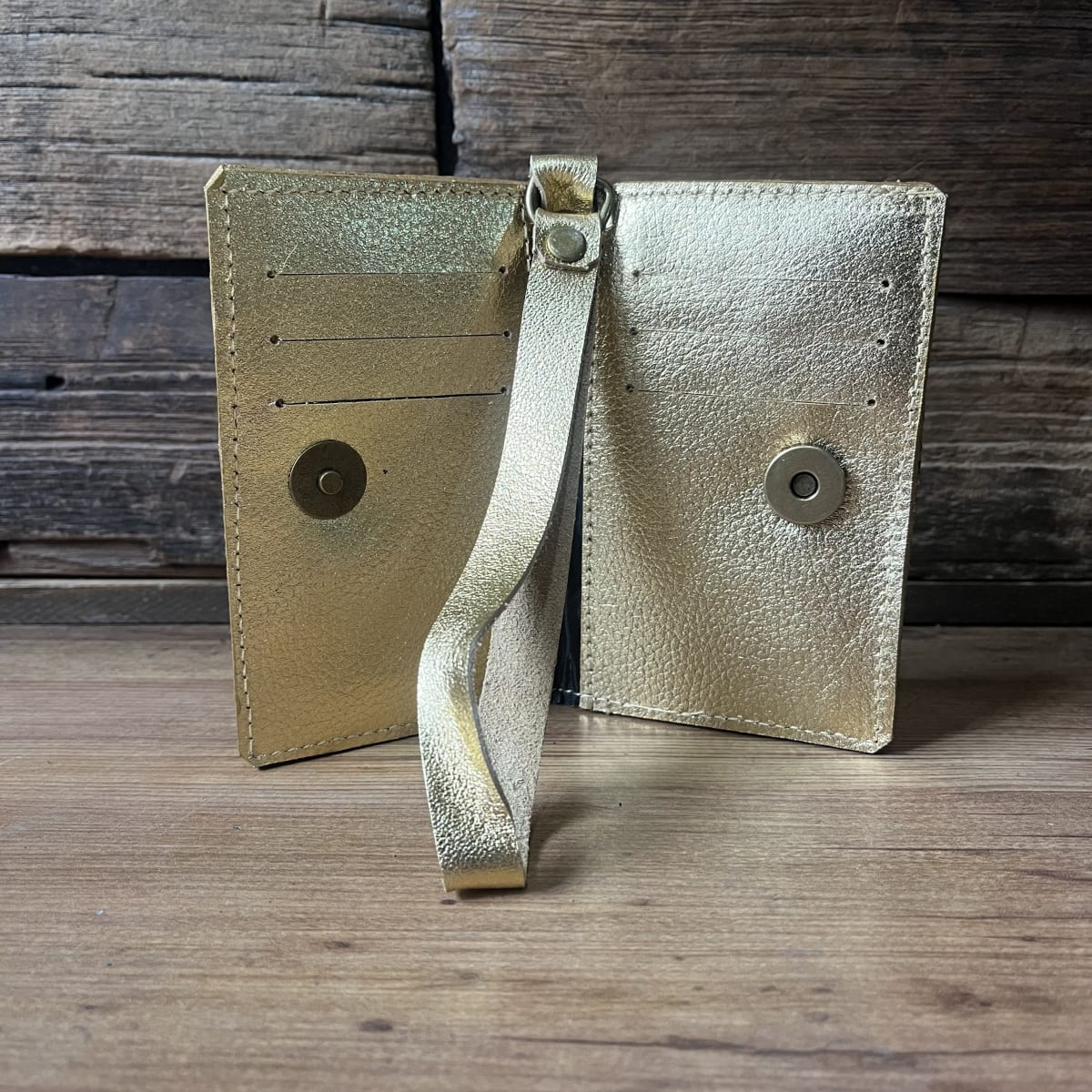 Billetera cuero corazon alado rojo dorado 2 cuerpos1